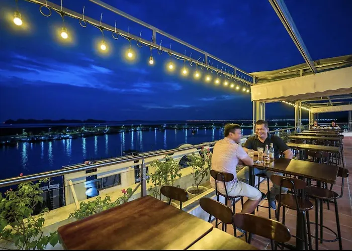 Khách sạn Pearl Tuan Chau - 3*